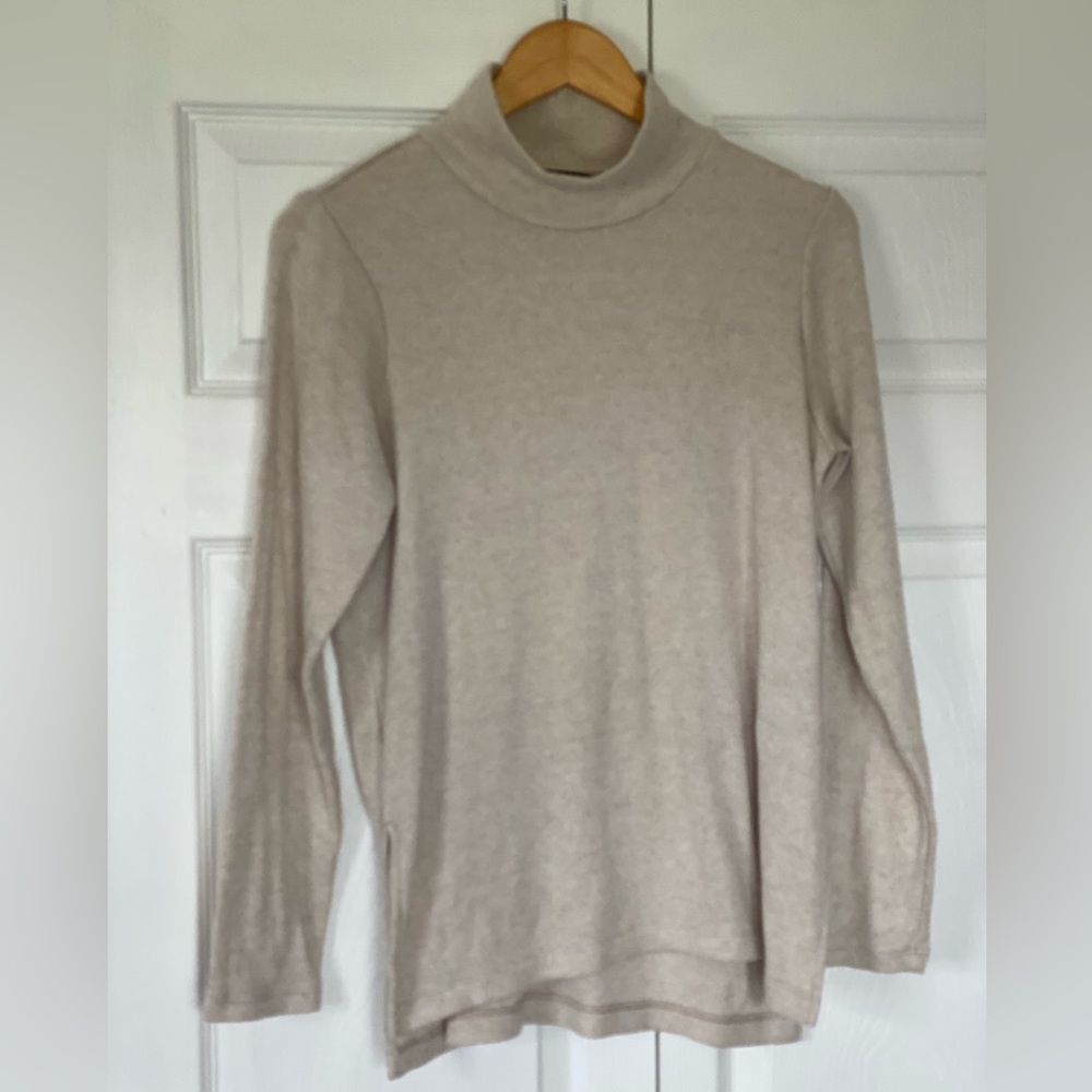 Banana Republic Women’s Mock-neck Top Size M
